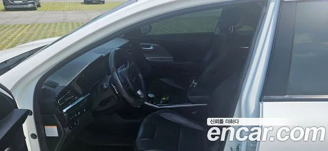 Kia Niro — Фото автомобиля 16