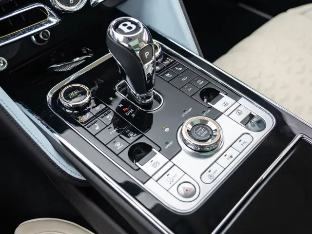Bentley Flying Spur — Фото автомобиля 11