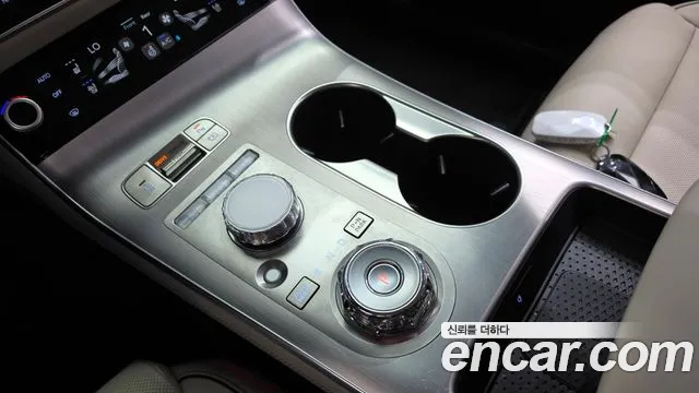 Genesis GV70 — Фото автомобиля 12