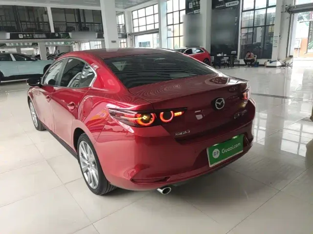 Mazda Axela — Фото автомобиля 4