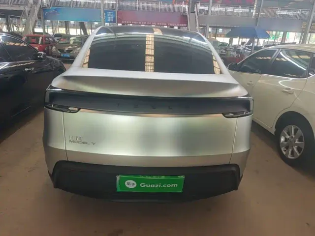 Tesla Model Y — Фото автомобиля 5