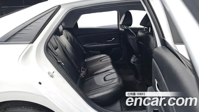 Hyundai AVANTE Avante (CN7) — Фото автомобиля 16