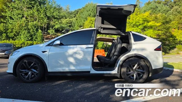 Tesla Model X — Фото автомобиля 2