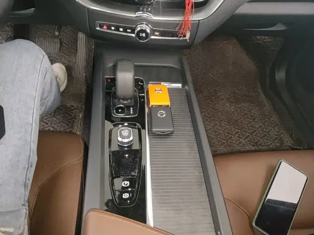 Volvo XC60 — Фото автомобиля 13