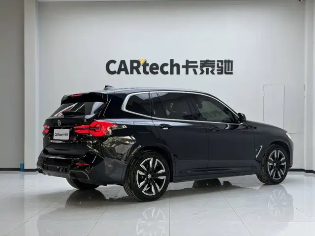 BMW iX3 — Фото автомобиля 6