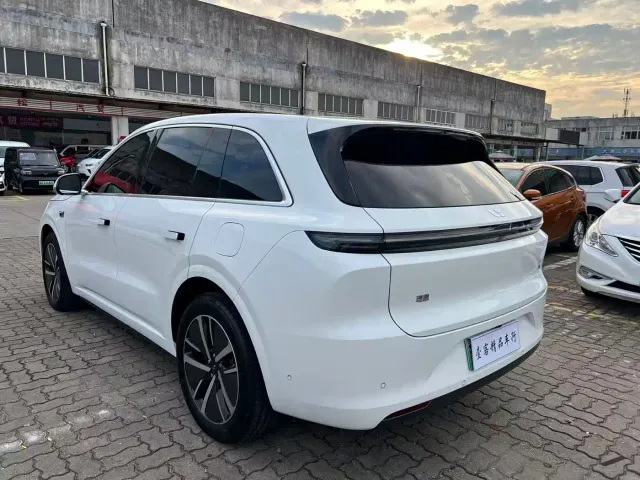Li Auto L6 — Фото автомобиля 10