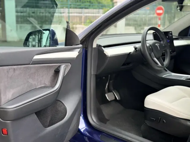 Tesla Model Y — Фото автомобиля 9
