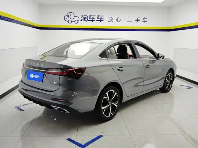 Roewe i5 — Фото автомобиля 3