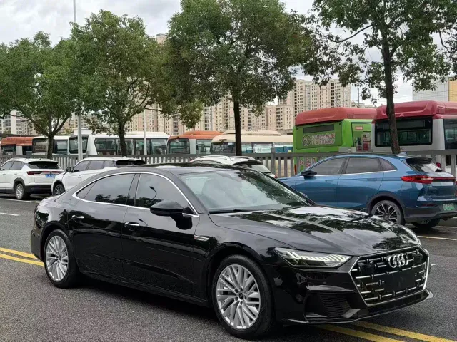 Фотография автомобиля — Audi A7L