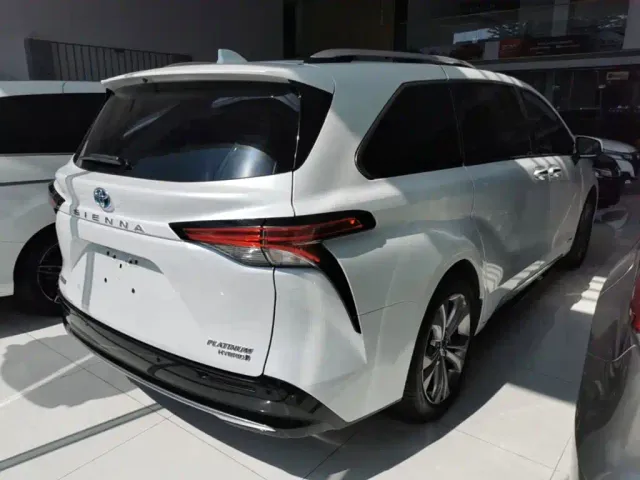 Toyota Sienna — Фото автомобиля 6