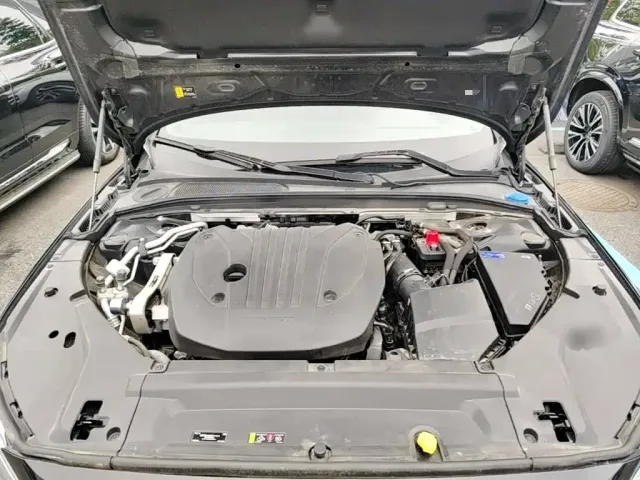 Volvo S90 — Фото автомобиля 24