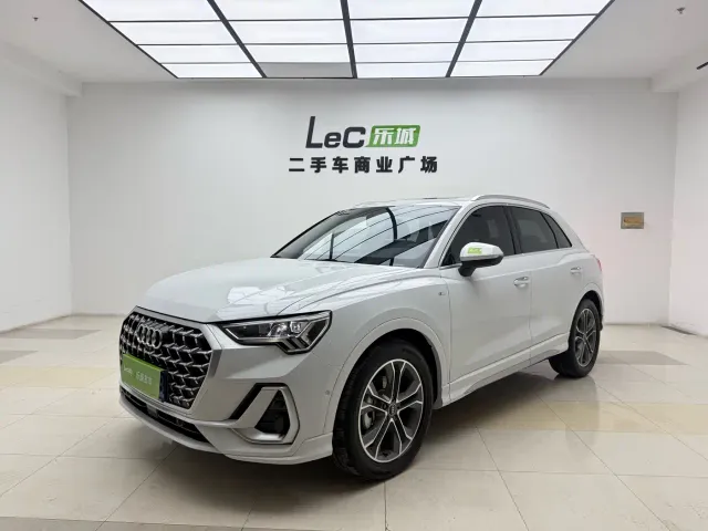 Фотография автомобиля — Audi Q3
