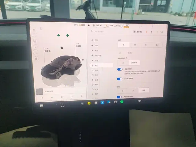 Tesla Model 3 — Фото автомобиля 12