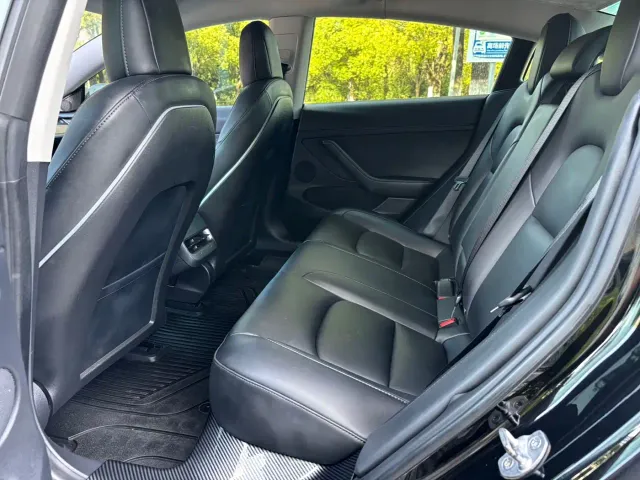 Tesla Model 3 — Фото автомобиля 9
