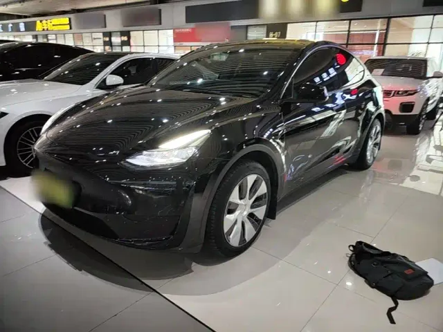 Фотография автомобиля — Tesla Model Y