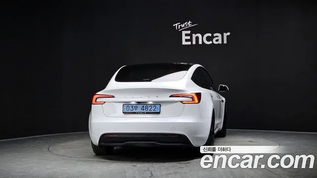 Tesla Model 3 — Фото автомобиля 4