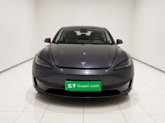 Tesla Model 3 — Фото автомобиля 2