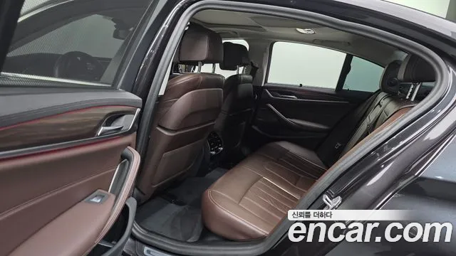 BMW 5 Series G30 — Фото автомобиля 21