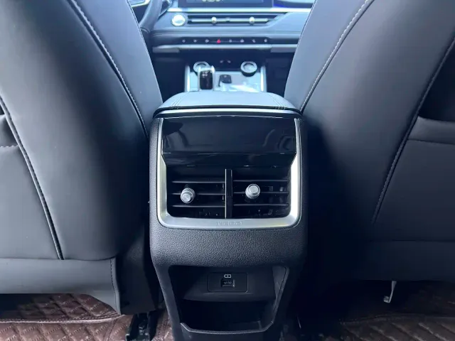 Chery Tiggo 8 — Фото автомобиля 15