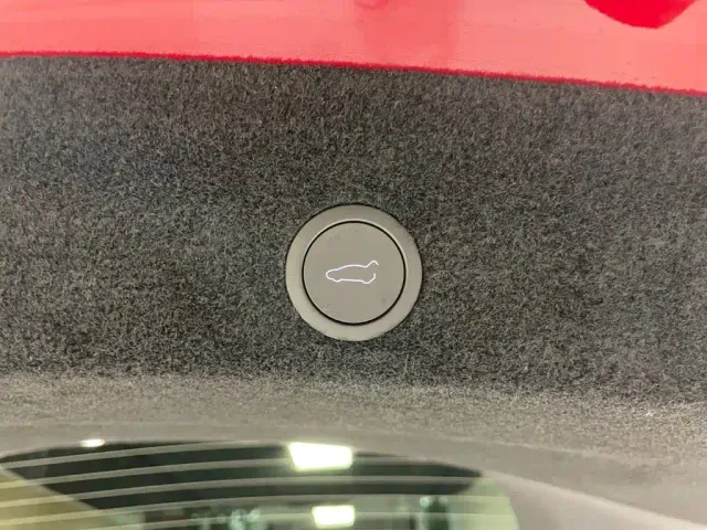 Tesla Model Y — Фото автомобиля 24