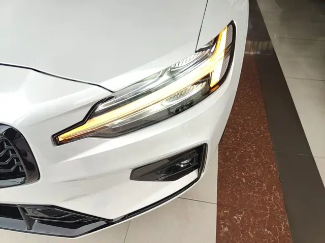 Volvo S60 — Фото автомобиля 23