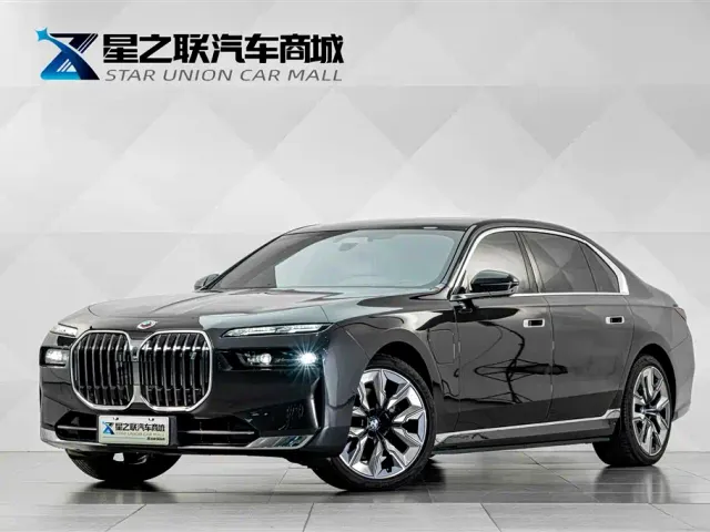 Фотография автомобиля — BMW i7