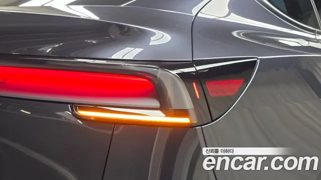 Tesla Model Y — Фото автомобиля 8