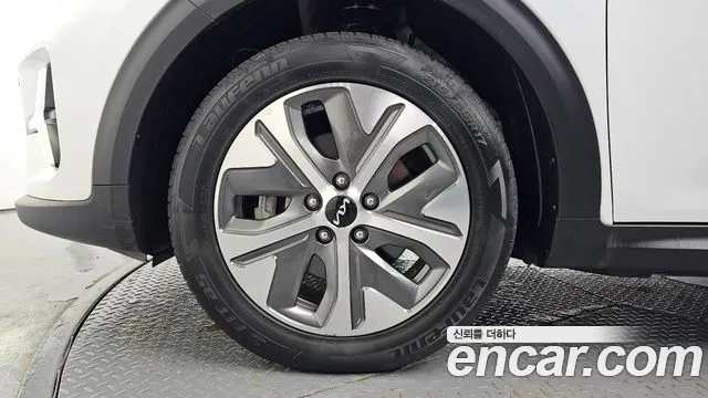 Kia Niro — Фото автомобиля 5