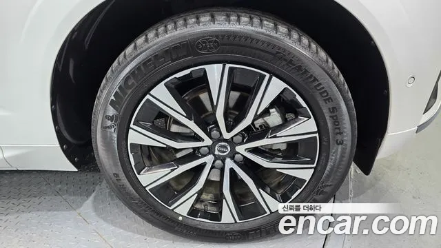 Вольво XC60 — Фото автомобиля 5