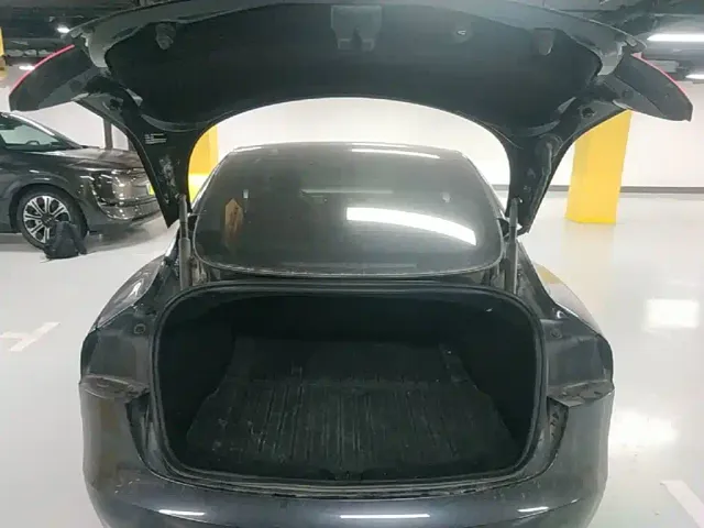 Tesla Model 3 — Фото автомобиля 18