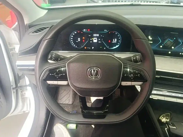 Changan Eado — Фото автомобиля 6