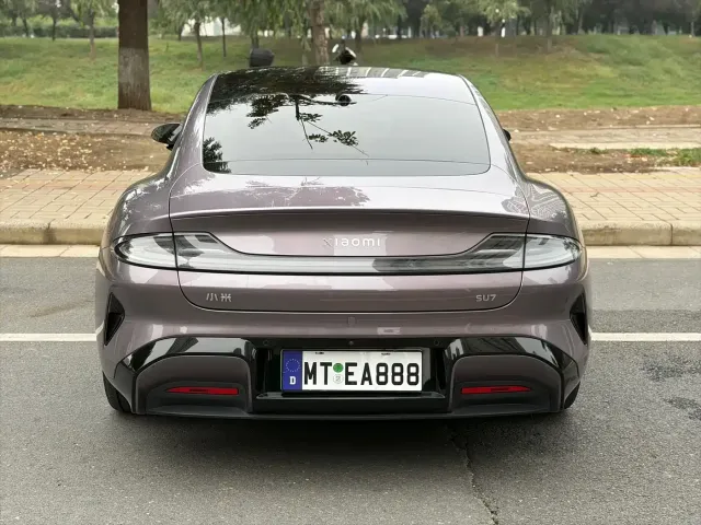 Xiaomi SU7 — Фото автомобиля 8