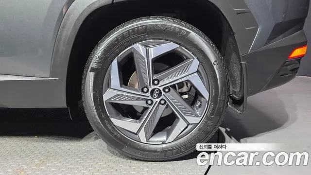 Hyundai Tucson Tucson (NX4) Бензин 1.6 турбо 2WD — Фото автомобиля 19