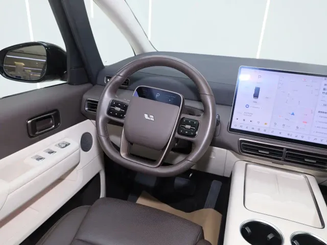 Li Auto MEGA — Фото автомобиля 20