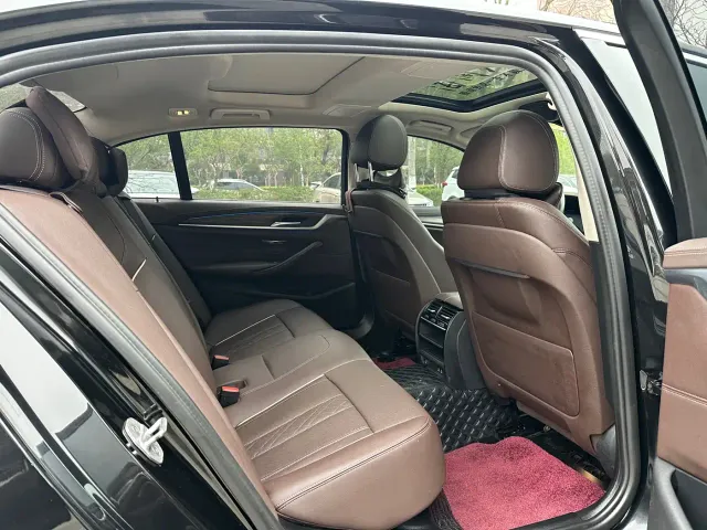 BMW 5 Series — Фото автомобиля 10
