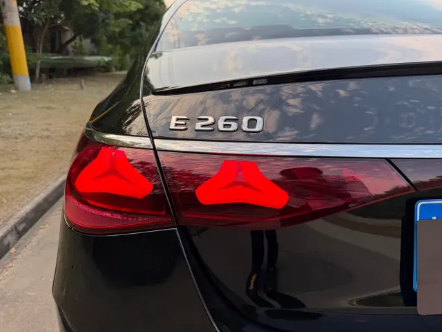 Mercedes-Benz E-Class — Фото автомобиля 18