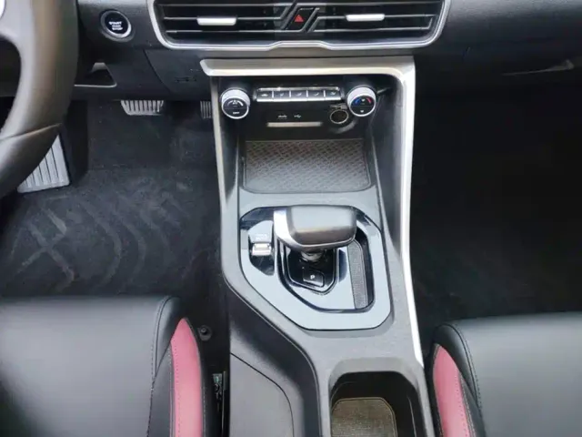 Geely Binyue — Фото автомобиля 15