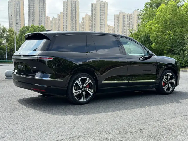 Nio ES8 — Фото автомобиля 6