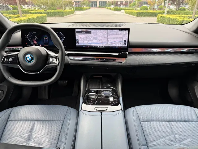 BMW i5 — Фото автомобиля 8