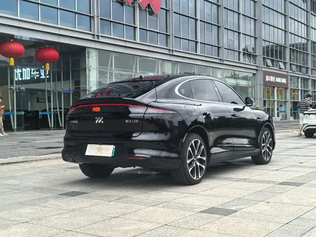 IM Motors LS6 — Фото автомобиля 14