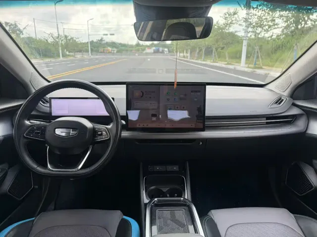 Geely Geometry G6 — Фото автомобиля 8