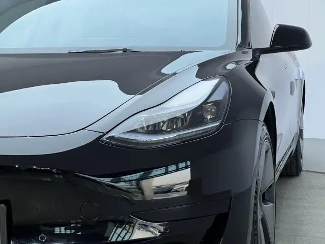 Tesla Model 3 — Фото автомобиля 4