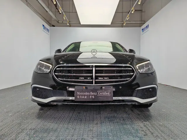 Mercedes-Benz E-Class — Фото автомобиля 2