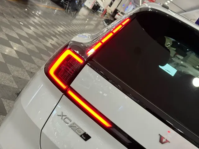 Volvo XC70 Plug-in Hybrid — Фото автомобиля 8