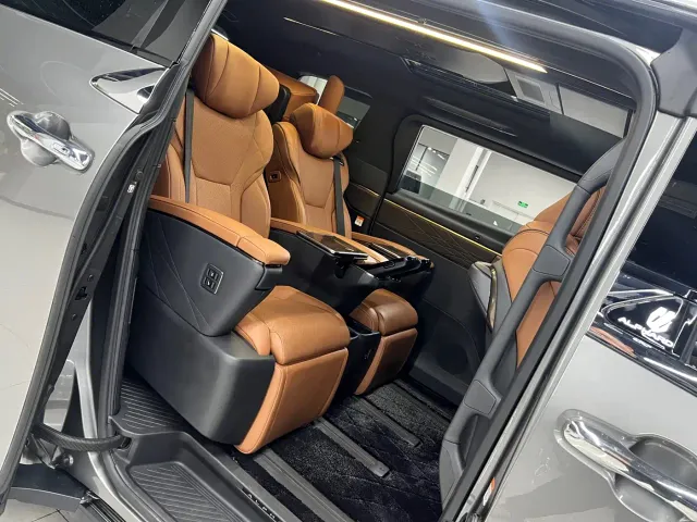 Toyota Alphard — Фото автомобиля 13