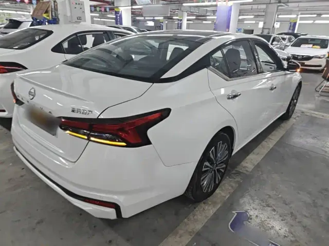 Nissan Teana — Фото автомобиля 6