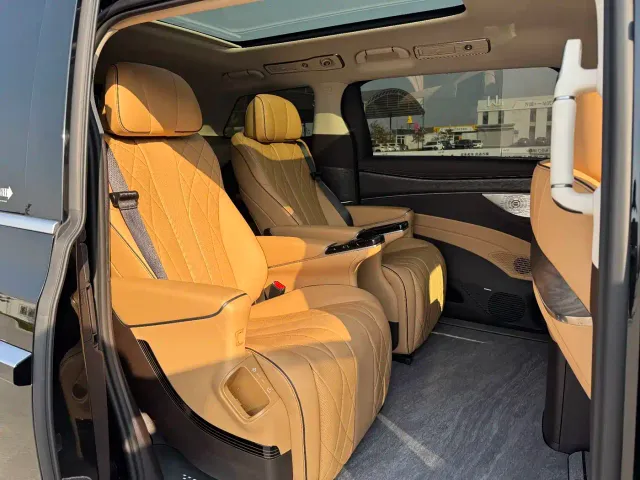 Denza D9 — Фото автомобиля 22
