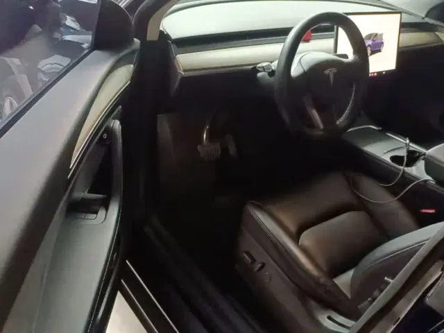 Tesla Model Y — Фото автомобиля 15