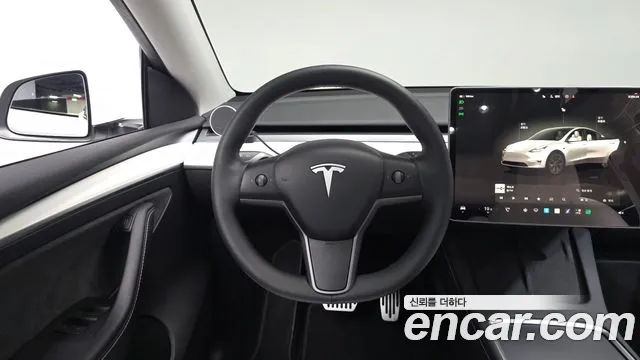 Tesla Model Y — Фото автомобиля 18