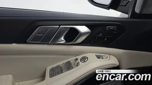 BMW X7 xDrive 40i M Sport Онлайн Exclusive Edition 6 мест — Фото автомобиля 26